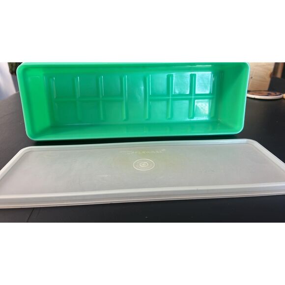 Vintage Tupperware Green Vegetable Salad Keeper Container  Celery 2 piece - Picture 2 of 4